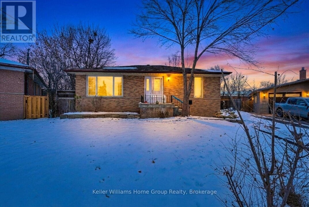 18 Gower Ct in Halton Hills, ON - Building Photo