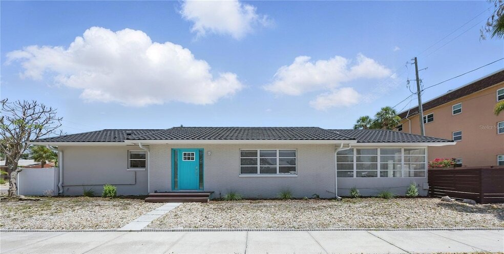 3528 Casablanca Ave in St Pete Beach, FL - Building Photo