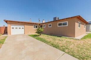 3 Bedroom 2 Bath Home in Alamogordo, NM - Building Photo