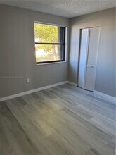 10020 NW 9th St Cir in Miami, FL - Building Photo - Building Photo