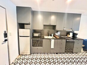 201 Academy Dr, Unit 203 in Austin, TX - Building Photo - Building Photo