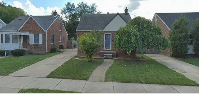 19944 Roscommon St in Harper Woods, MI - Building Photo - Building Photo