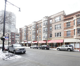 2100-2110 N Clark St in Chicago, IL - Building Photo - Building Photo