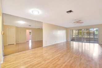5730 Fernley Dr E, Unit C-605 in West Palm Beach, FL - Building Photo - Building Photo