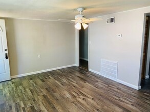 2320 Miracle Ave in Granite City, IL - Building Photo - Building Photo