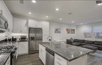 28695 Jardineras Dr in Santa Clarita, CA - Foto de edificio - Building Photo