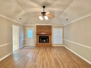 7475 Kingsland Dr in Memphis, TN - Building Photo - Building Photo