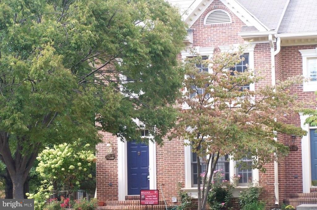 3912 Maximilian Ct in Fairfax, VA - Building Photo