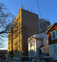 86-50 77th St in Woodhaven, NY - Foto de edificio - Building Photo