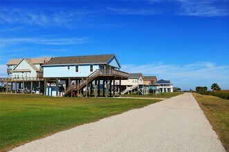 131 Pieces of 8 in Freeport, TX - Building Photo - Building Photo