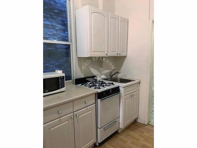 451 W 36th St-Unit -1B in New York, NY - Building Photo