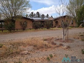 2830 Santa Clara St SE in Deming, NM - Building Photo
