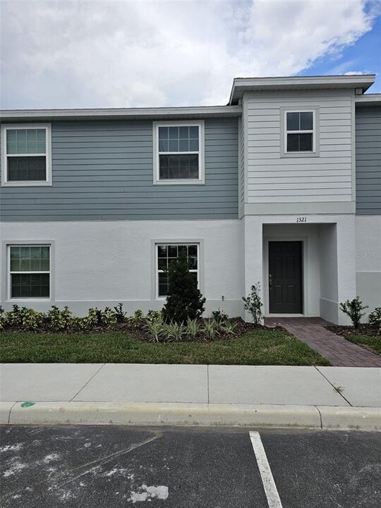 1321 Blazing Star Ln in Davenport, FL - Building Photo