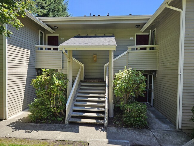 9009 Avondale Rd NE in Redmond, WA - Building Photo - Building Photo