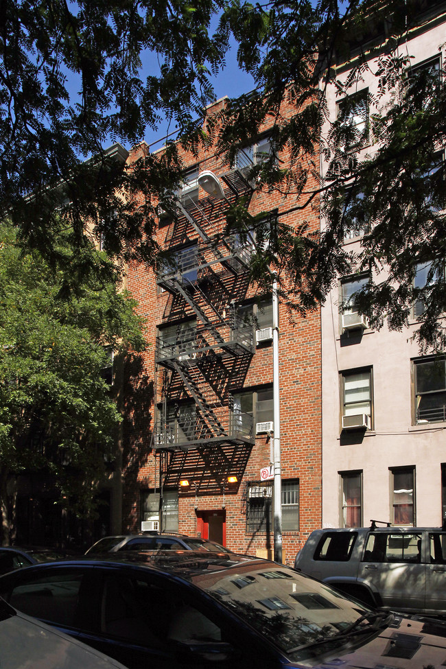 445 W 48th St in New York, NY - Building Photo - Building Photo