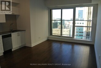 40-2140 Nepean St in Ottawa, ON - Building Photo - Building Photo