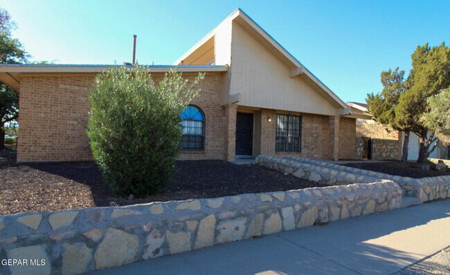 3201 Fierro Dr in El Paso, TX - Building Photo - Building Photo