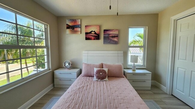 1851 Corsica Dr in Wellington, FL - Foto de edificio - Building Photo