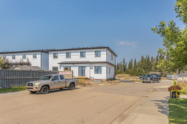 5122 213A St NW in Edmonton, AB - Building Photo - Building Photo