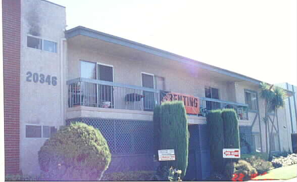 20346 Cohasset St in Canoga Park, CA - Foto de edificio - Building Photo