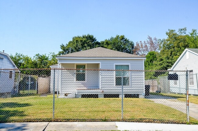 8153 Lenore St in Houston, TX - Building Photo - Building Photo
