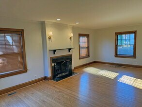 366 E Wisconsin Ave in Lake Forest, IL - Building Photo - Building Photo