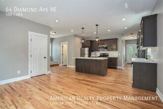 64 Diamond Ave NE in Grand Rapids, MI - Building Photo - Building Photo
