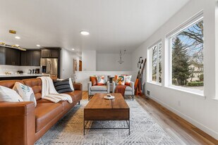 705 24th Ave in Seattle, WA - Building Photo