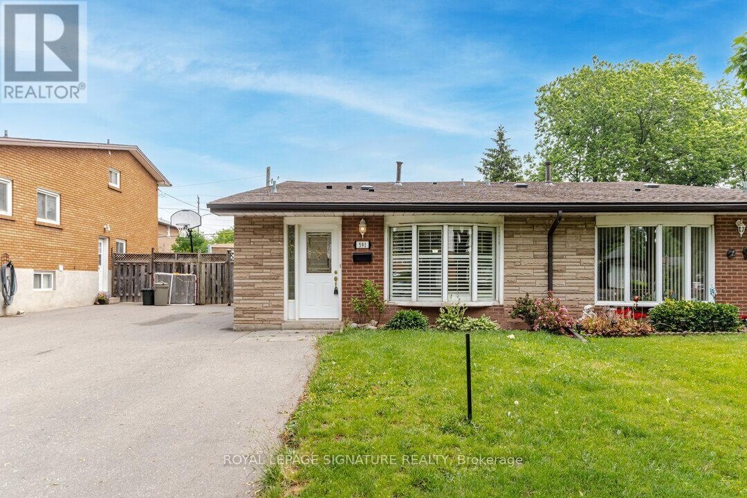 591 Turner Dr in Burlington, ON - Building Photo