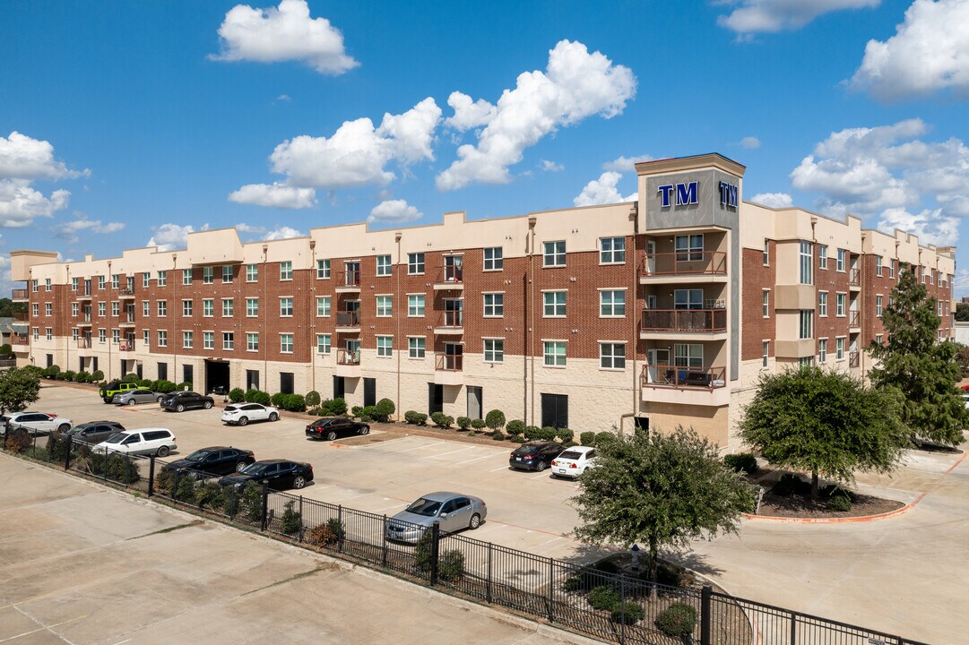 Trinity Mills Condominium in Carrollton, TX - Building Photo