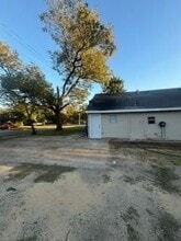 500 W Milam St in Ennis, TX - Building Photo - Building Photo