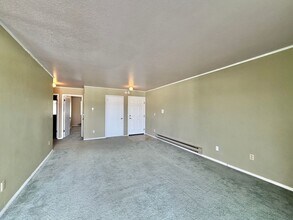 1588 Naval Ave in Bremerton, WA - Building Photo - Building Photo