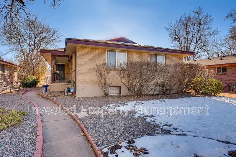 1142 W Ida Ave in Littleton, CO - Building Photo