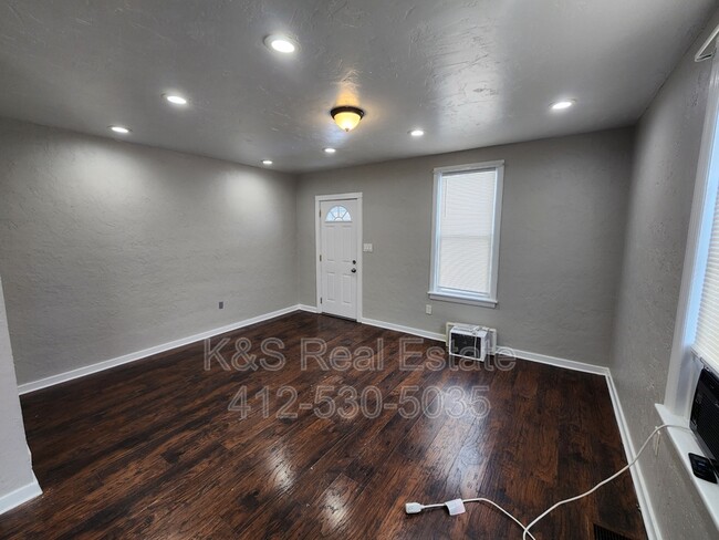 717 Ellsworth Ave in Jeannette, PA - Building Photo - Building Photo