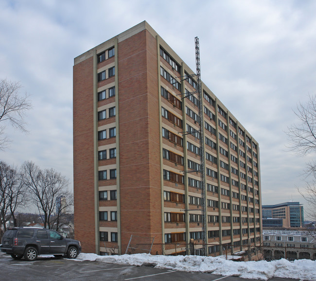 Friendship House in Stamford, CT - Foto de edificio - Building Photo