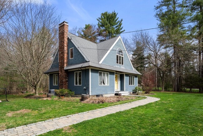 731 Grove St in Norwell, MA - Building Photo - Building Photo