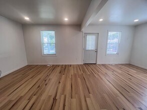 467 Emerald Ave NE in Grand Rapids, MI - Building Photo - Building Photo