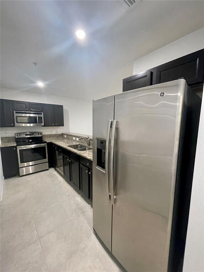 22511 SW 88th Pl in Cutler Bay, FL - Building Photo - Building Photo