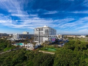 2100 N Atlantic Ave in Cocoa Beach, FL - Foto de edificio - Building Photo