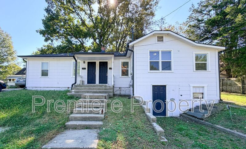 11117 E 15th St S in Independence, MO - Building Photo