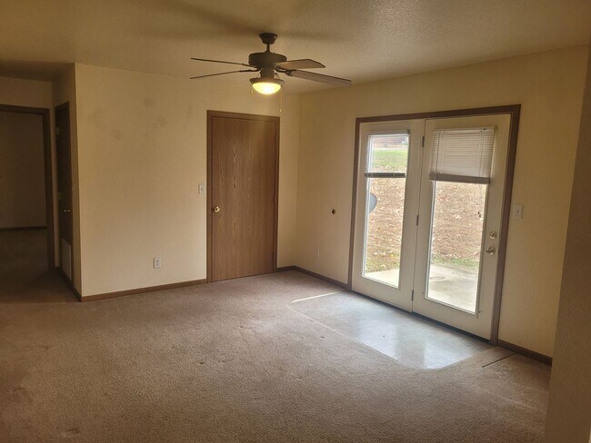 16880 Huntington Ln in St. Robert, MO - Building Photo - Building Photo