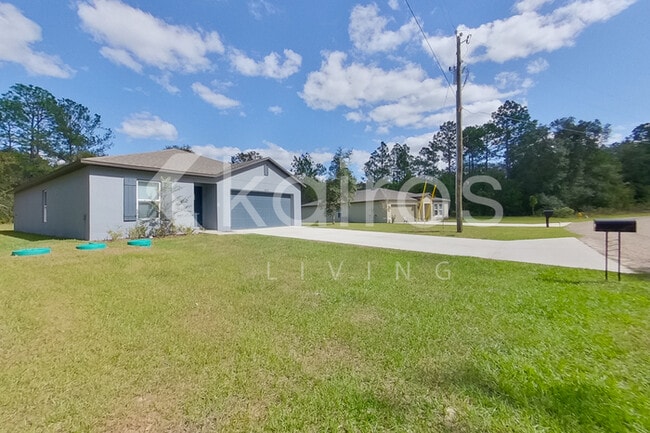 8833 N Vienna Dr in Citrus Springs, FL - Foto de edificio - Building Photo