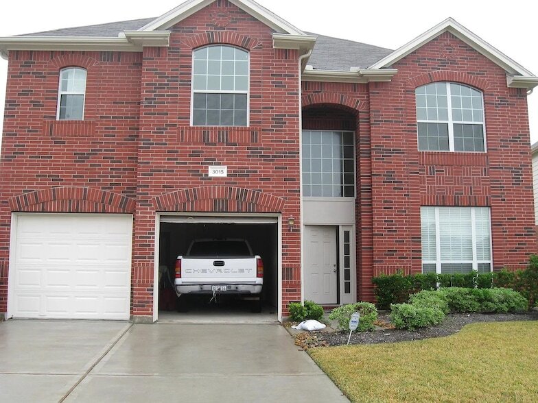 3015 Darby Brook Dr in Fresno, TX - Building Photo