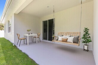 13 SW 34th Pl in Cape Coral, FL - Foto de edificio - Building Photo