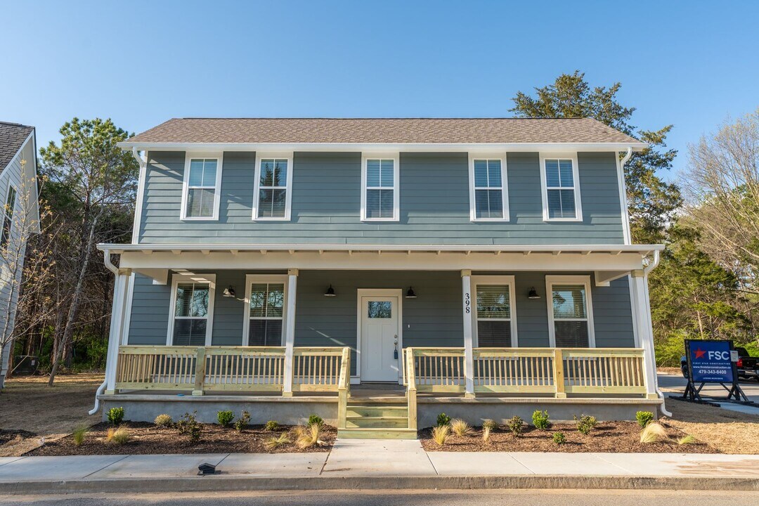398 E 10th St in Fayetteville, AR - Building Photo