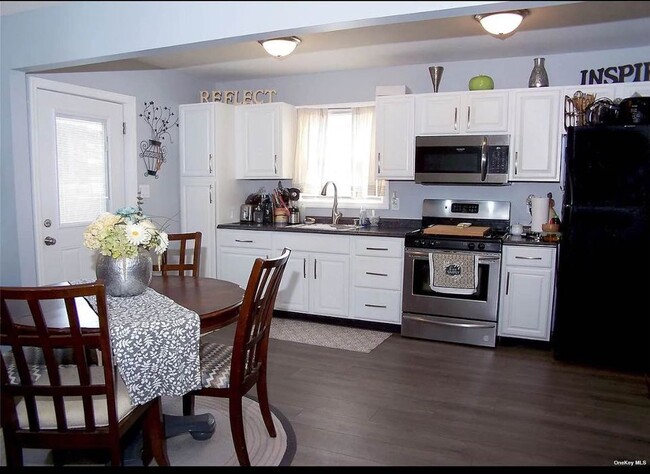 4 Knickerbocker Ave in Holbrook, NY - Building Photo - Building Photo