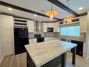 1555 US-90 in Flatonia, TX - Building Photo - Building Photo