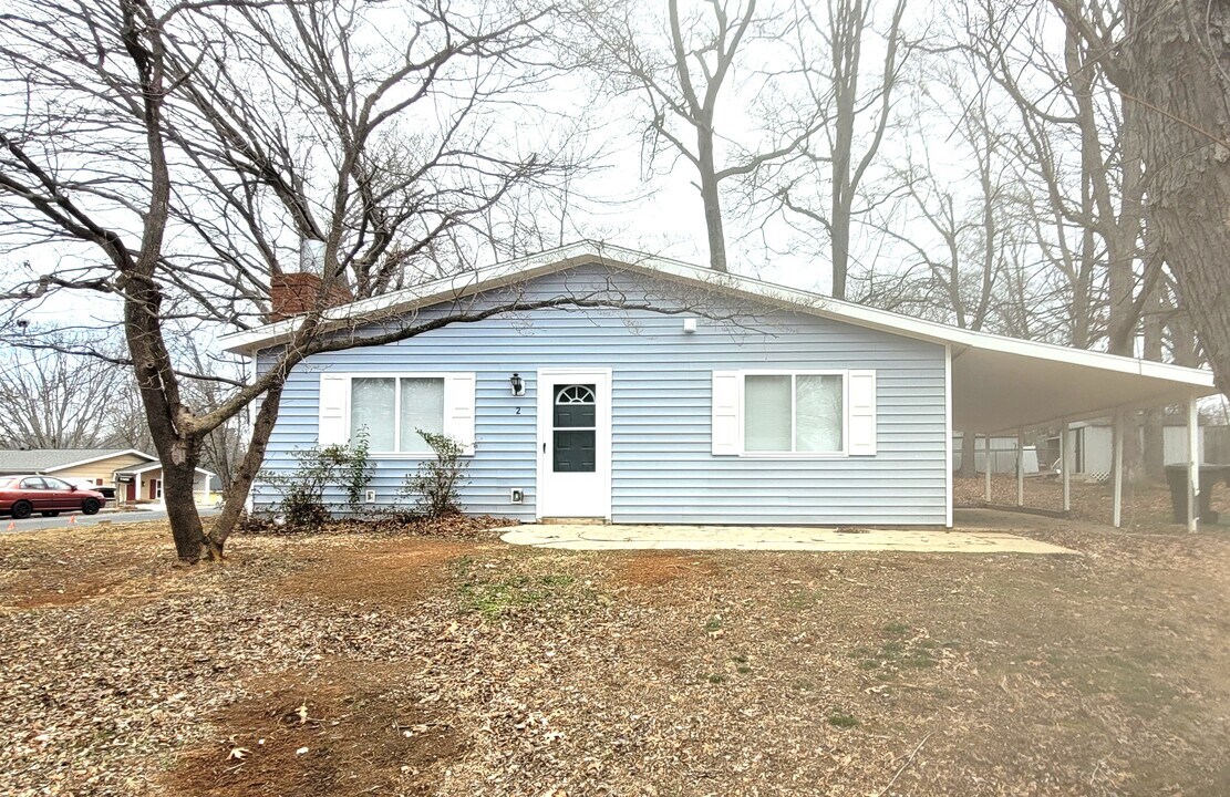 2 Atlas Ct in Greensboro, NC - Building Photo