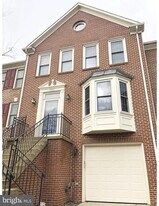 7404 Heatherfield Ln in Alexandria, VA - Building Photo