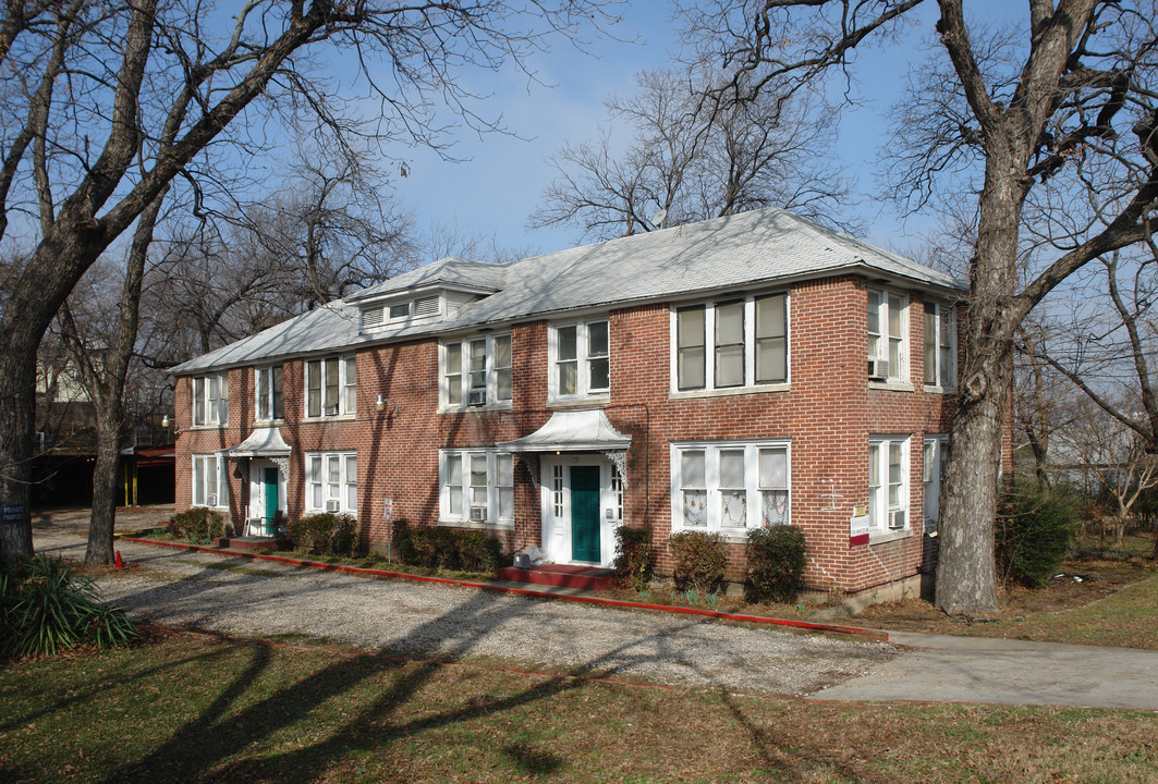 Pecan Place Apartments in Dallas, TX - Building Photo